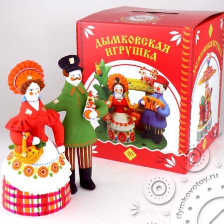 Пара деревенская с корзинкой и петушком